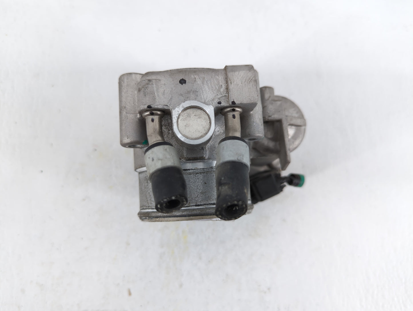 2015-2019 Hyundai Sonata Throttle Body P/N:35100-2G610 Fits Fits 2015 2016 2017 2018 2019 OEM Used Auto Parts - Oemusedautop