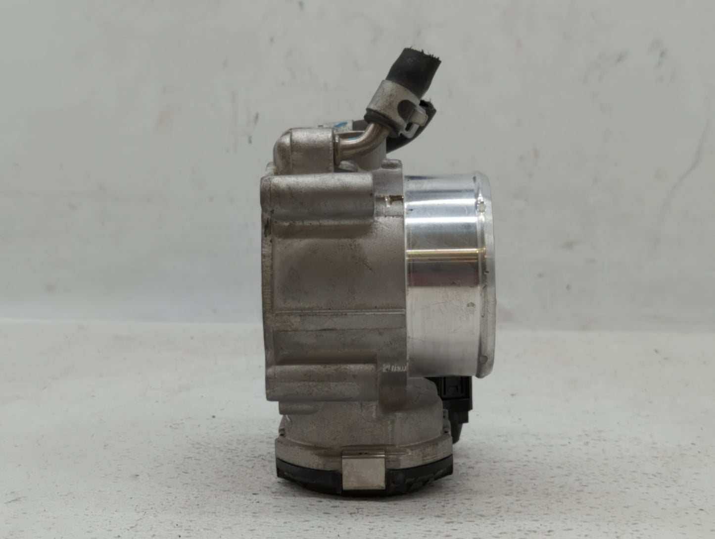 2015-2019 Hyundai Sonata Throttle Body P/N:35100-2G600 Fits Fits 2015 2016 2017 2018 2019 2020 2021 OEM Used Auto Parts - Oe