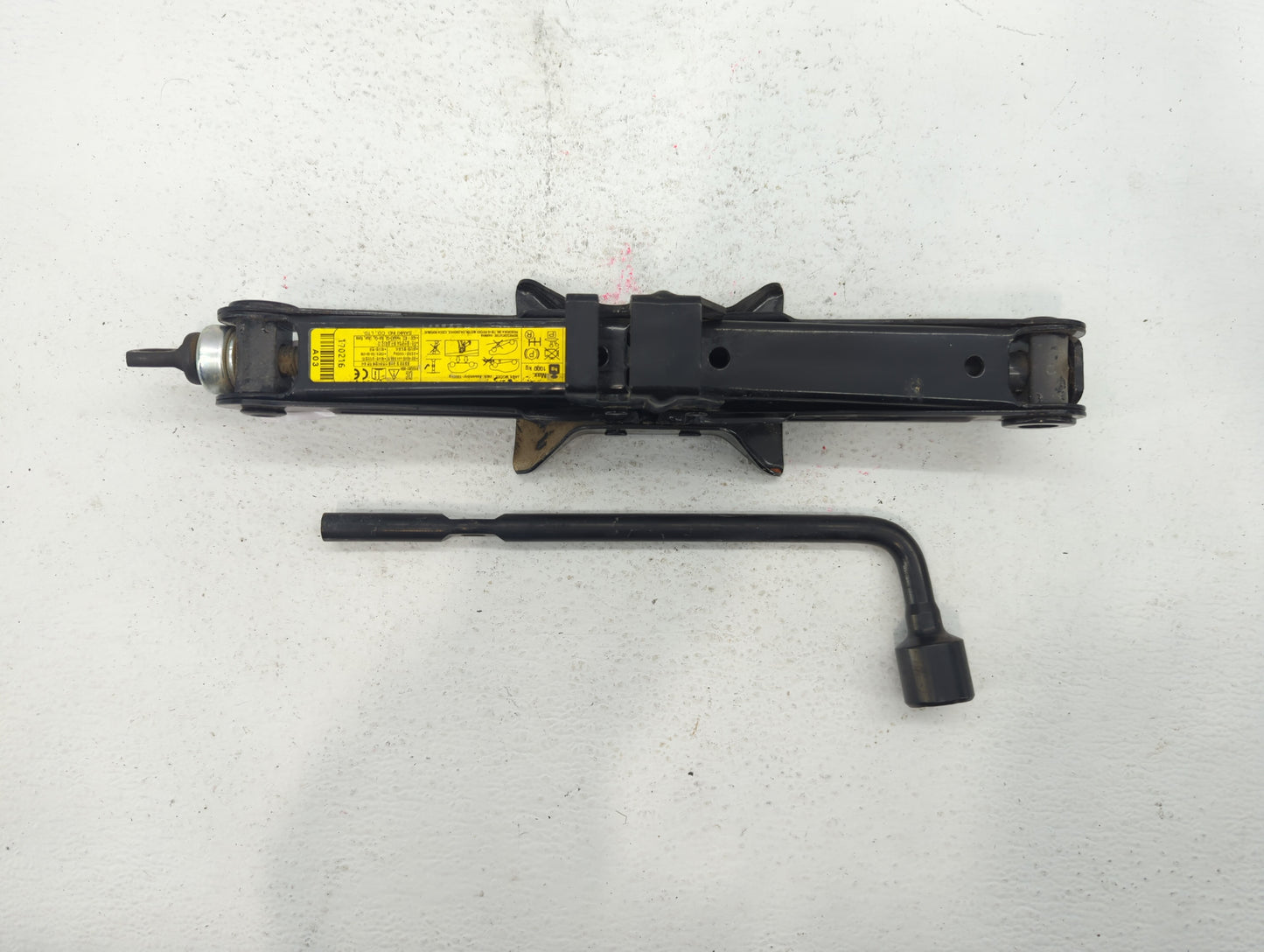 2018 Hyundai Sonata Spare Scissor Car Jack - Oemusedautoparts1.com