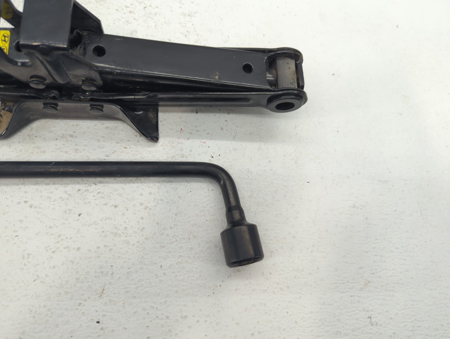 2018 Hyundai Sonata Spare Scissor Car Jack - Oemusedautoparts1.com