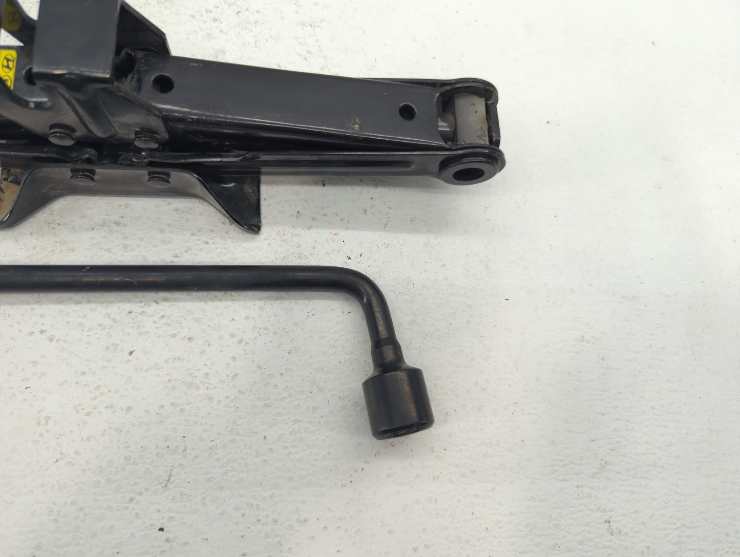 2018 Hyundai Sonata Spare Scissor Car Jack - Oemusedautoparts1.com