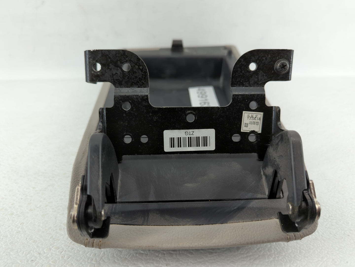 2018 Hyundai Sonata Center Console Armrest Cover Lid - Oemusedautoparts1.com