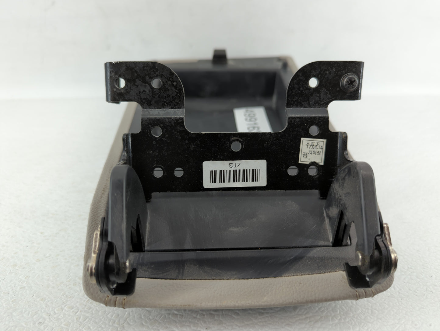 2018 Hyundai Sonata Center Console Armrest Cover Lid - Oemusedautoparts1.com