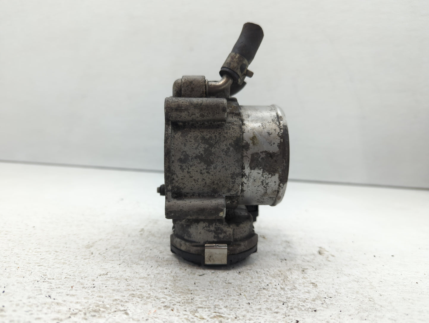 2015-2019 Hyundai Sonata Throttle Body P/N:35100-2G600 Fits Fits 2015 2016 2017 2018 2019 2020 2021 OEM Used Auto Parts - Oe