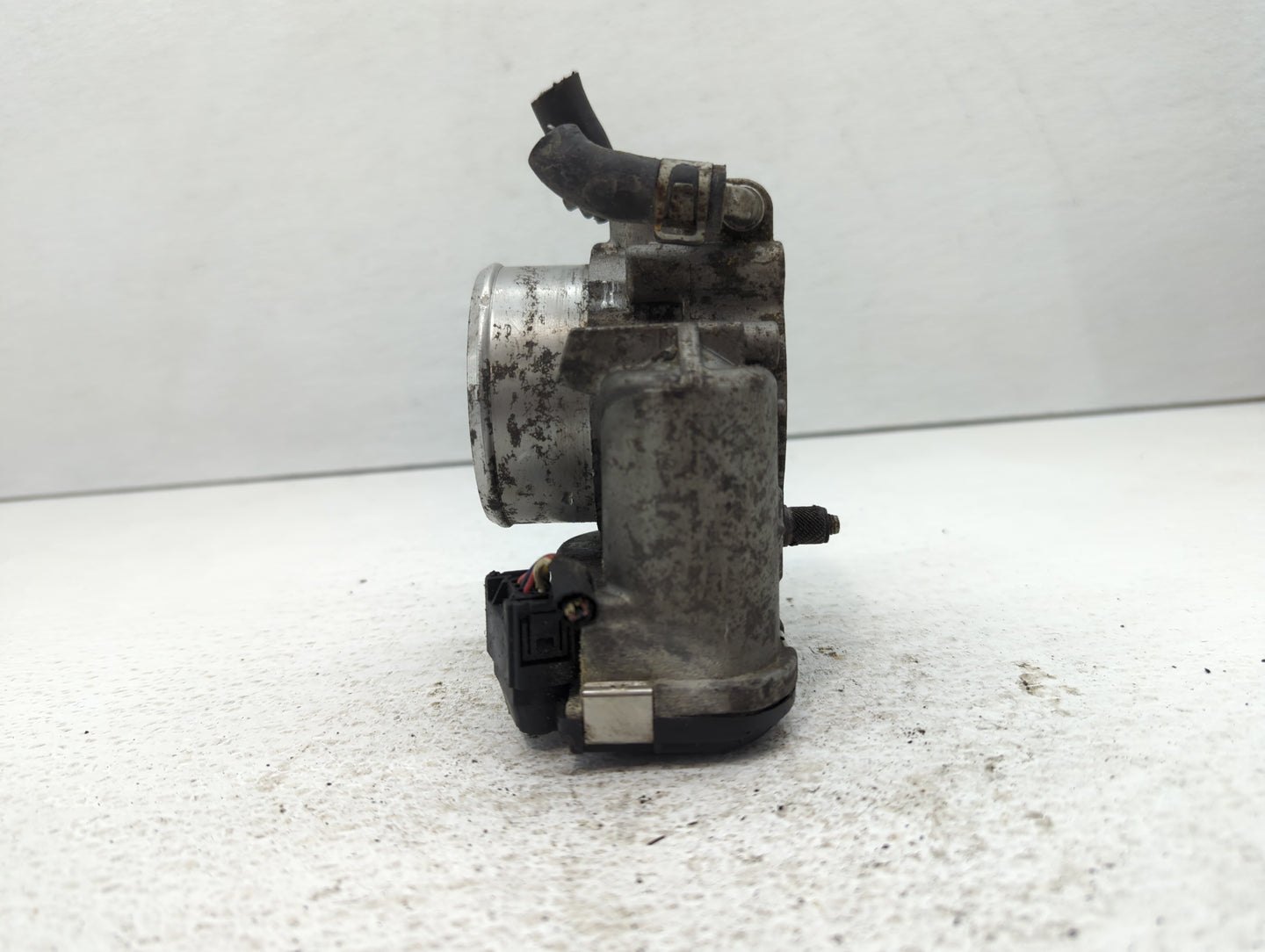 2015-2019 Hyundai Sonata Throttle Body P/N:35100-2G600 Fits Fits 2015 2016 2017 2018 2019 2020 2021 OEM Used Auto Parts - Oe