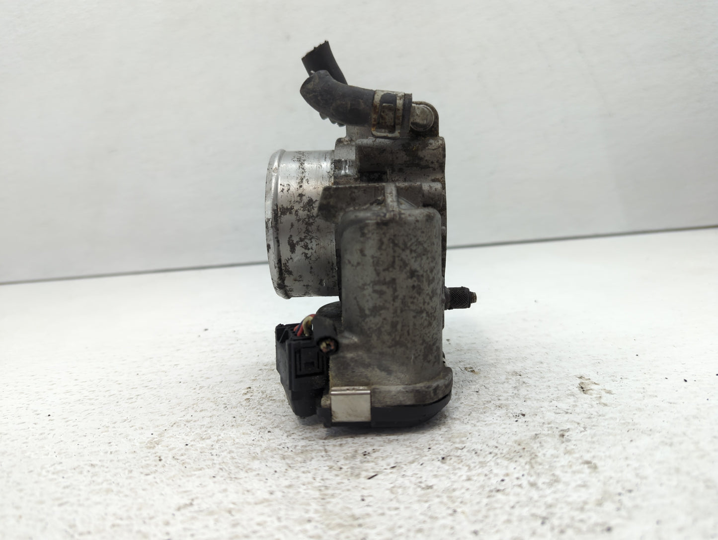 2015-2019 Hyundai Sonata Throttle Body P/N:35100-2G600 Fits Fits 2015 2016 2017 2018 2019 2020 2021 OEM Used Auto Parts - Oe