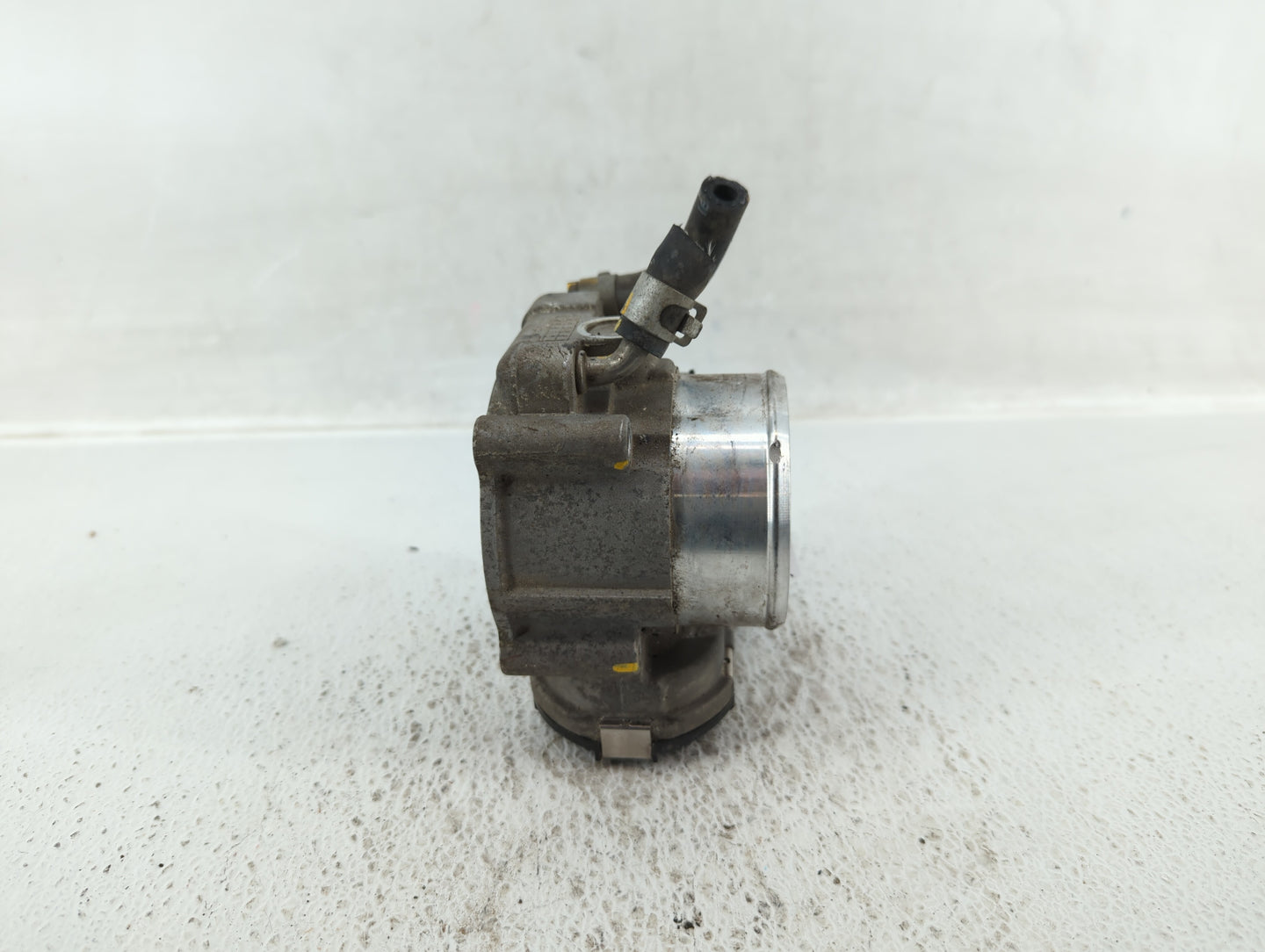 2015-2019 Hyundai Sonata Throttle Body P/N:35100-2G600 Fits Fits 2015 2016 2017 2018 2019 2020 2021 OEM Used Auto Parts - Oe
