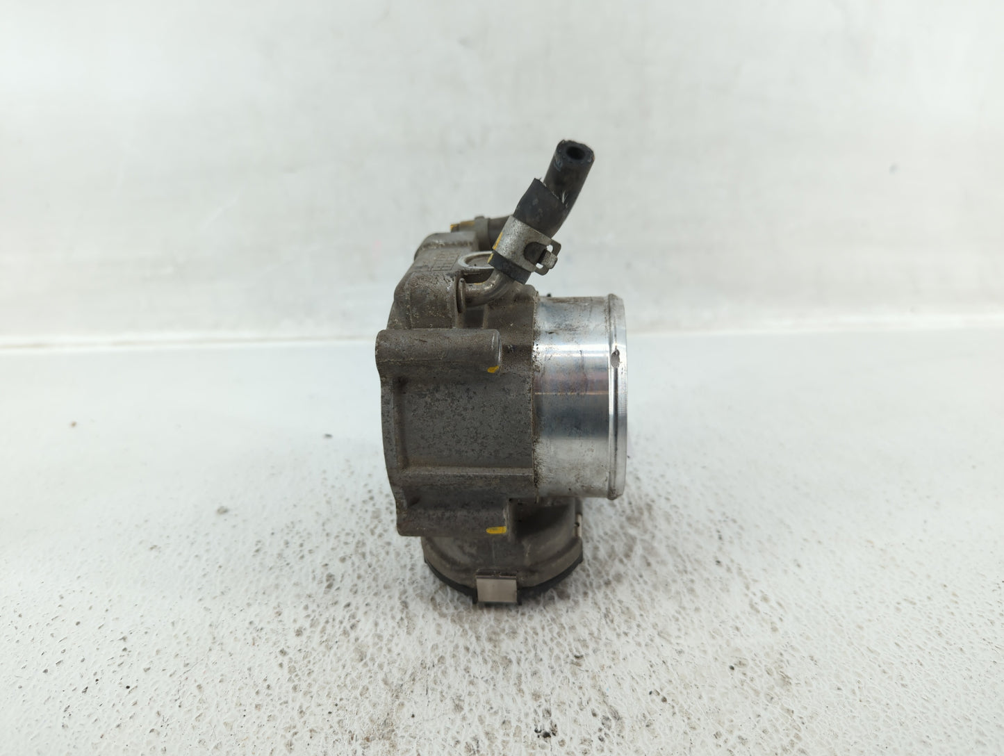 2015-2019 Hyundai Sonata Throttle Body P/N:35100-2G600 Fits Fits 2015 2016 2017 2018 2019 2020 2021 OEM Used Auto Parts - Oe