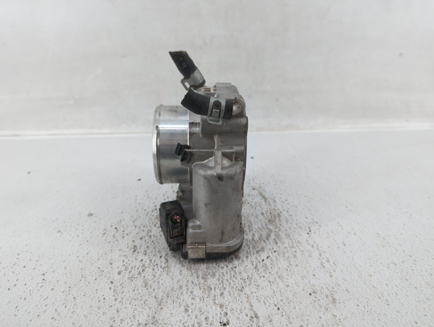 2015-2019 Hyundai Sonata Throttle Body P/N:35100-2G600 Fits Fits 2015 2016 2017 2018 2019 2020 2021 OEM Used Auto Parts - Oe
