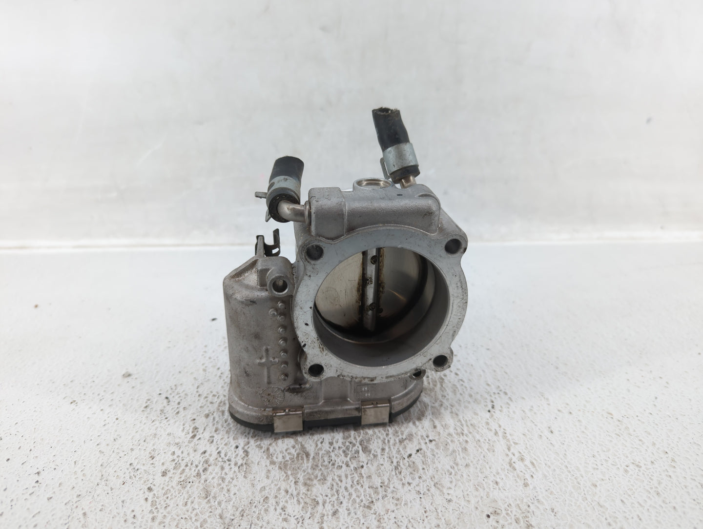 2015-2019 Hyundai Sonata Throttle Body P/N:35100-2G600 Fits Fits 2015 2016 2017 2018 2019 2020 2021 OEM Used Auto Parts - Oe