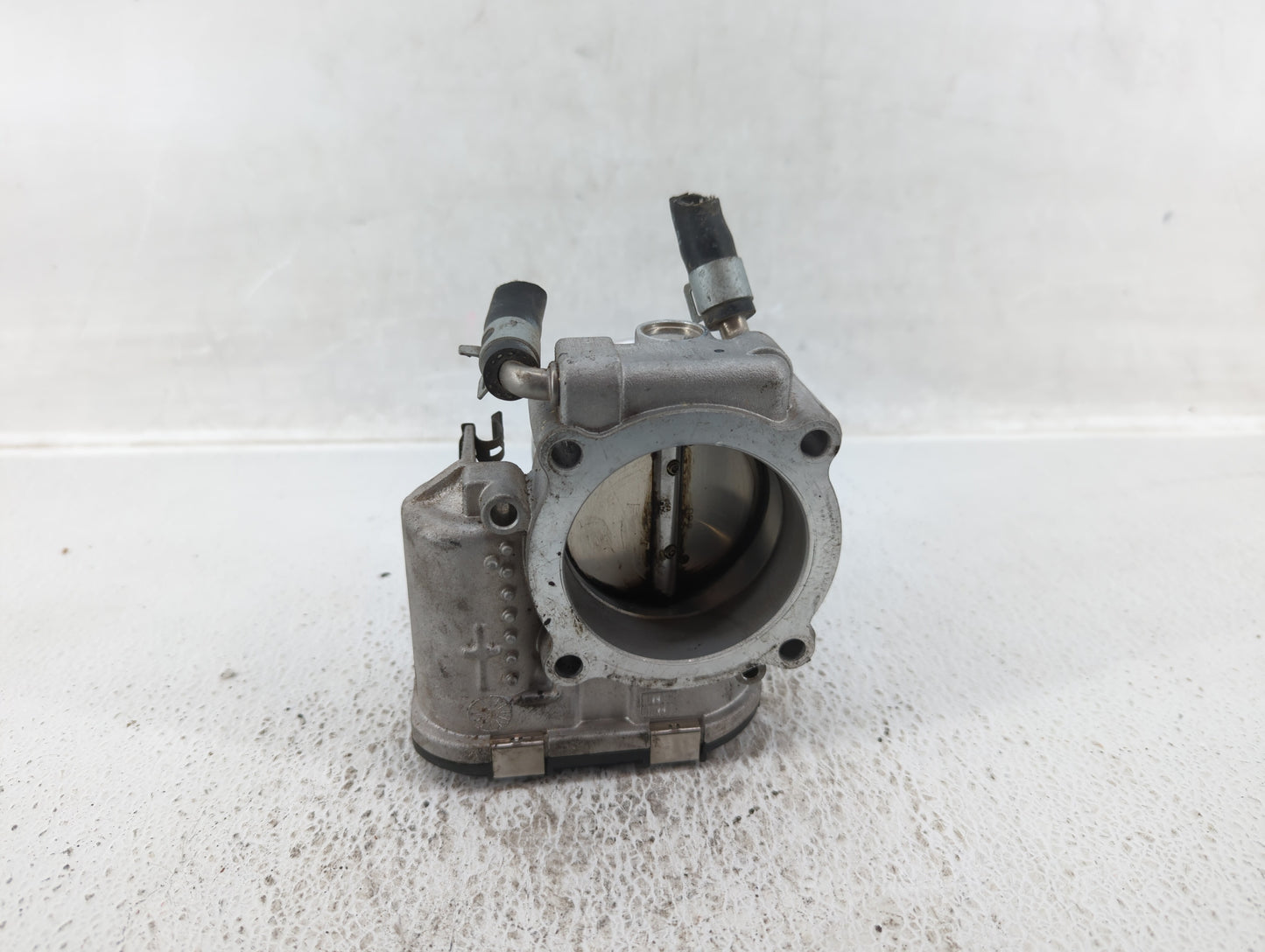 2015-2019 Hyundai Sonata Throttle Body P/N:35100-2G600 Fits Fits 2015 2016 2017 2018 2019 2020 2021 OEM Used Auto Parts - Oe
