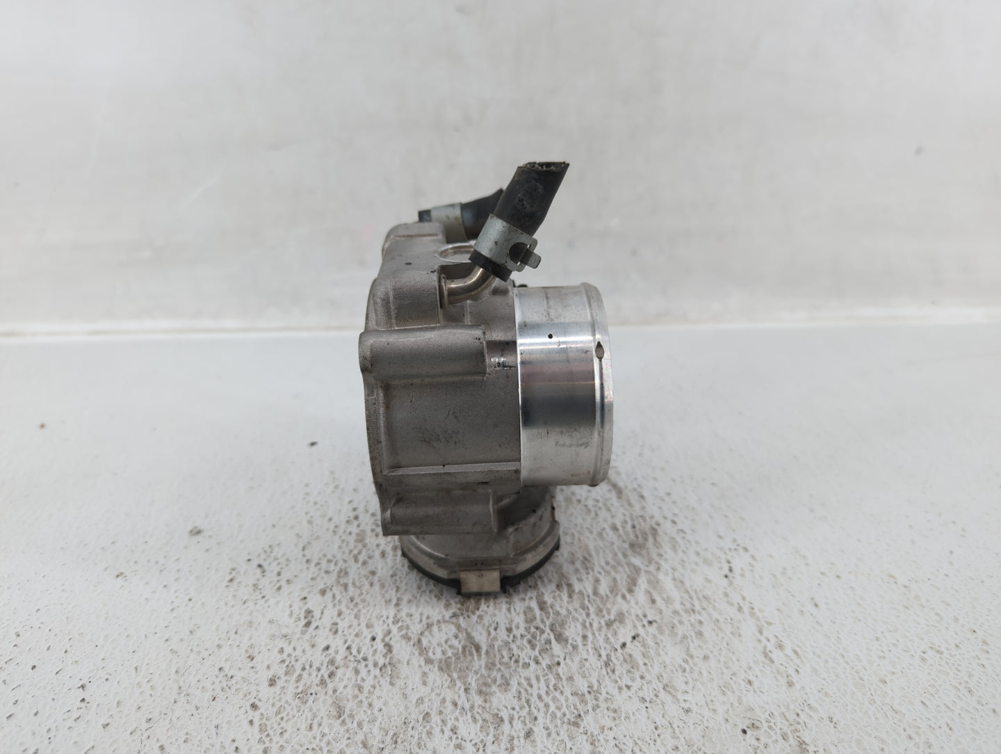 2015-2019 Hyundai Sonata Throttle Body P/N:35100-2G600 Fits Fits 2015 2016 2017 2018 2019 2020 2021 OEM Used Auto Parts - Oe