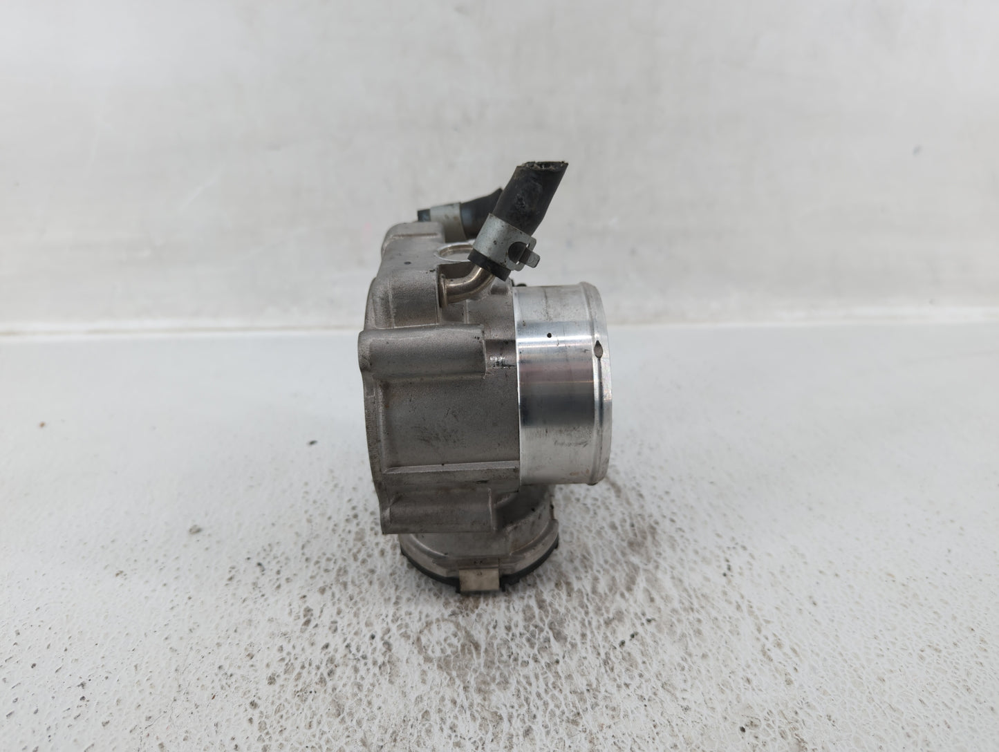2015-2019 Hyundai Sonata Throttle Body P/N:35100-2G600 Fits Fits 2015 2016 2017 2018 2019 2020 2021 OEM Used Auto Parts - Oe