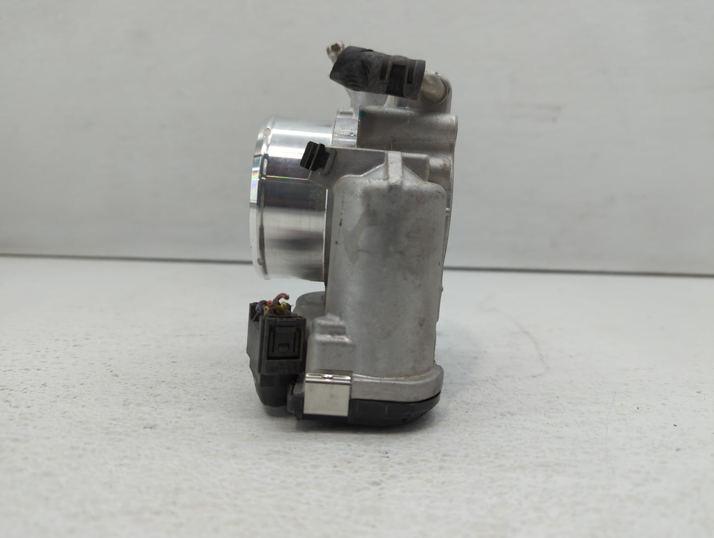 2015-2019 Hyundai Sonata Throttle Body P/N:35100-2G600 Fits Fits 2015 2016 2017 2018 2019 2020 2021 OEM Used Auto Parts - Oe