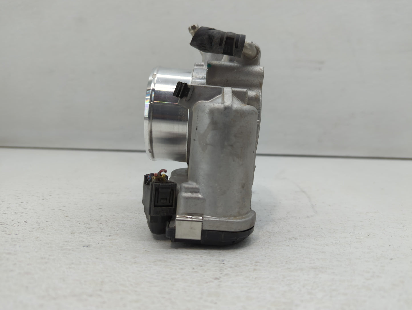 2015-2019 Hyundai Sonata Throttle Body P/N:35100-2G600 Fits Fits 2015 2016 2017 2018 2019 2020 2021 OEM Used Auto Parts - Oe