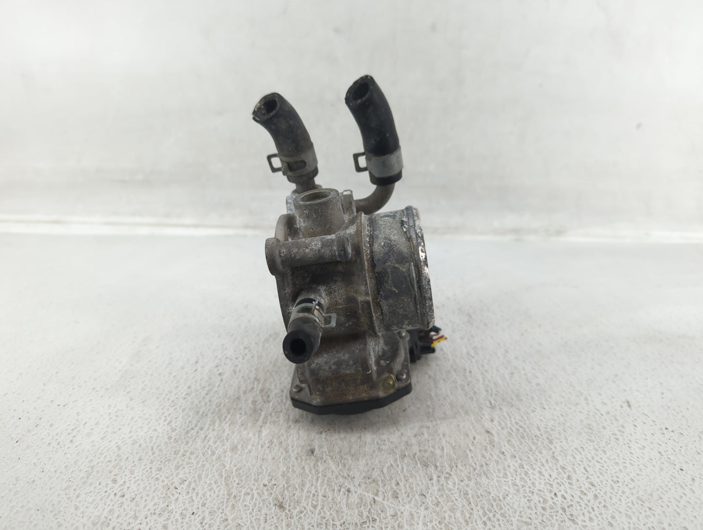 2015-2019 Hyundai Sonata Throttle Body P/N:35100-2B340 Fits Fits 2015 2016 2017 2018 2019 2020 2021 2022 OEM Used Auto Parts