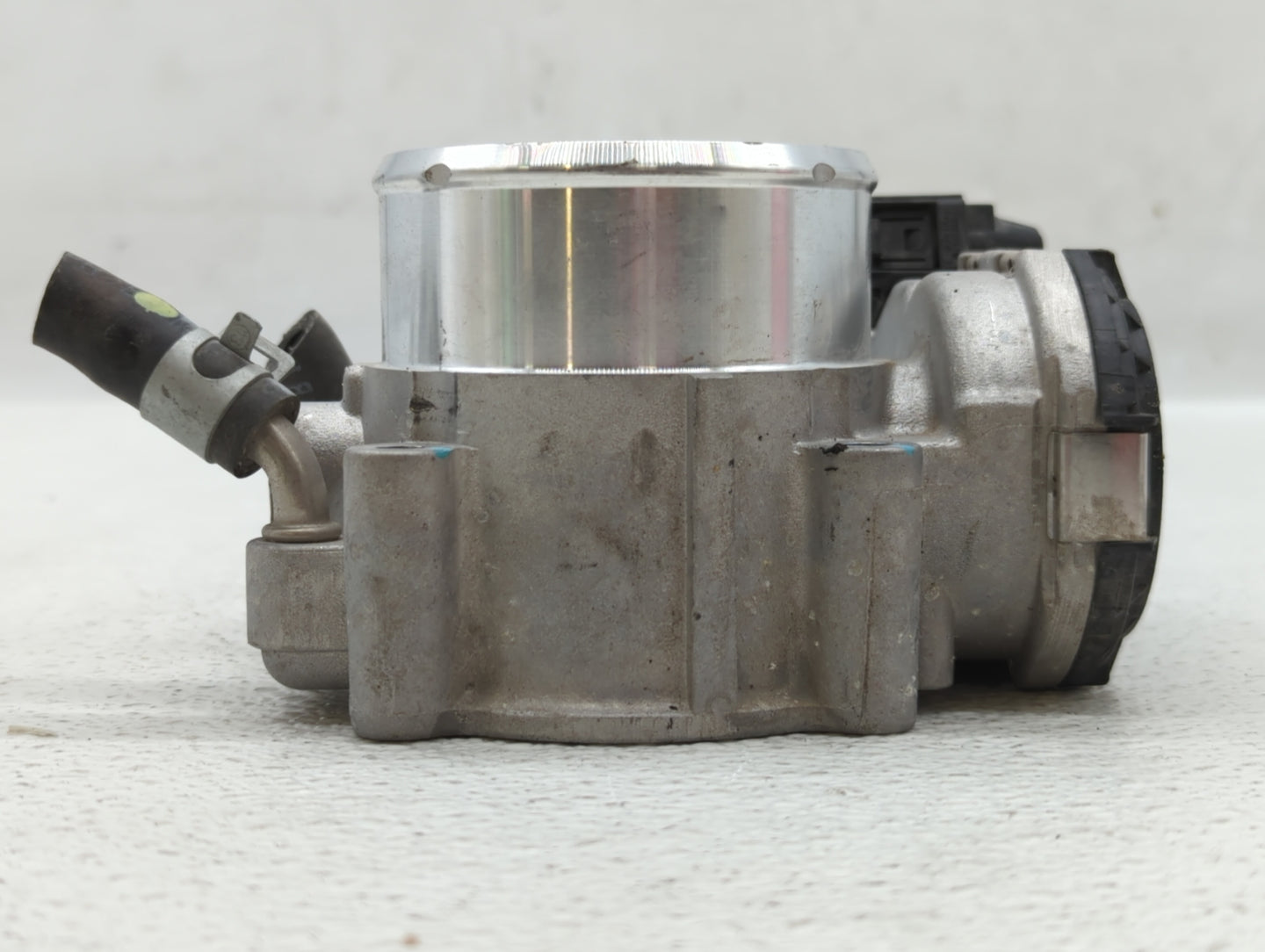 2015-2019 Hyundai Sonata Throttle Body P/N:35100-2G600 Fits Fits 2015 2016 2017 2018 2019 2020 2021 OEM Used Auto Parts - Oe