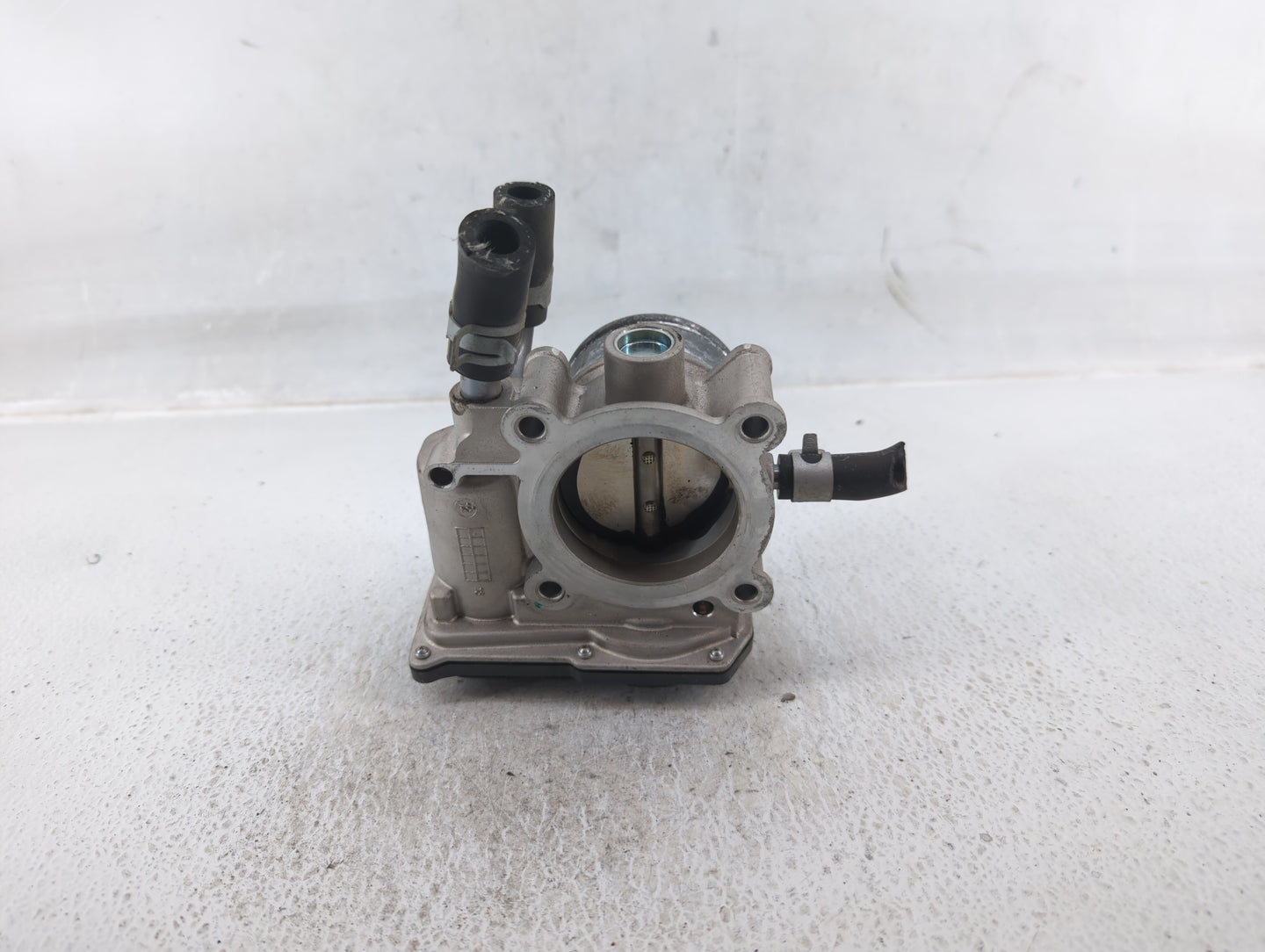 2015-2019 Hyundai Sonata Throttle Body P/N:35100-2B340 Fits Fits 2015 2016 2017 2018 2019 2020 2021 2022 OEM Used Auto Parts