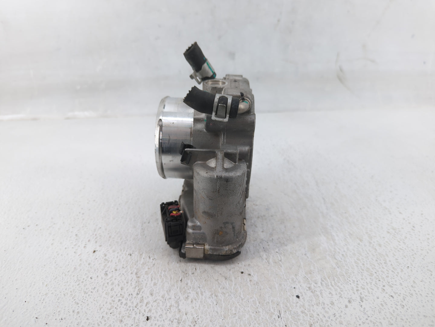 2015-2019 Hyundai Sonata Throttle Body P/N:35100-2G600 Fits Fits 2015 2016 2017 2018 2019 2020 2021 OEM Used Auto Parts - Oe