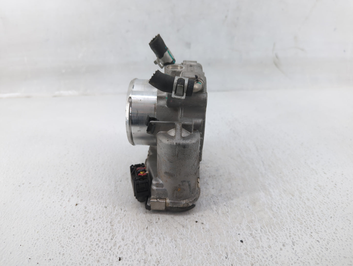 2015-2019 Hyundai Sonata Throttle Body P/N:35100-2G600 Fits Fits 2015 2016 2017 2018 2019 2020 2021 OEM Used Auto Parts - Oe