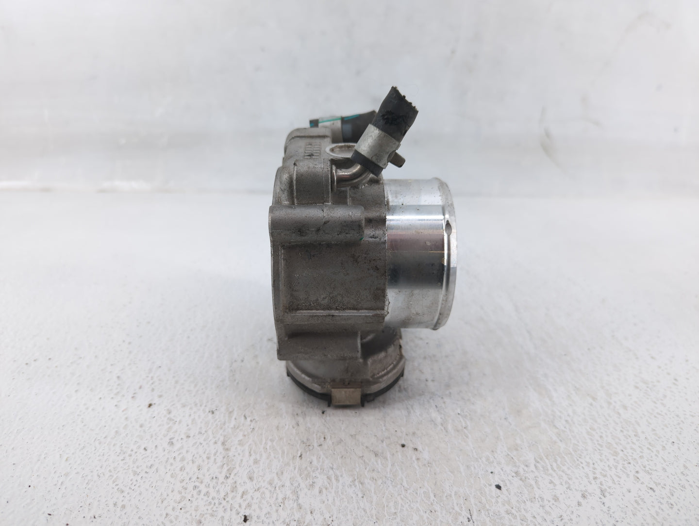 2015-2019 Hyundai Sonata Throttle Body P/N:35100-2G600 Fits Fits 2015 2016 2017 2018 2019 2020 2021 OEM Used Auto Parts - Oe