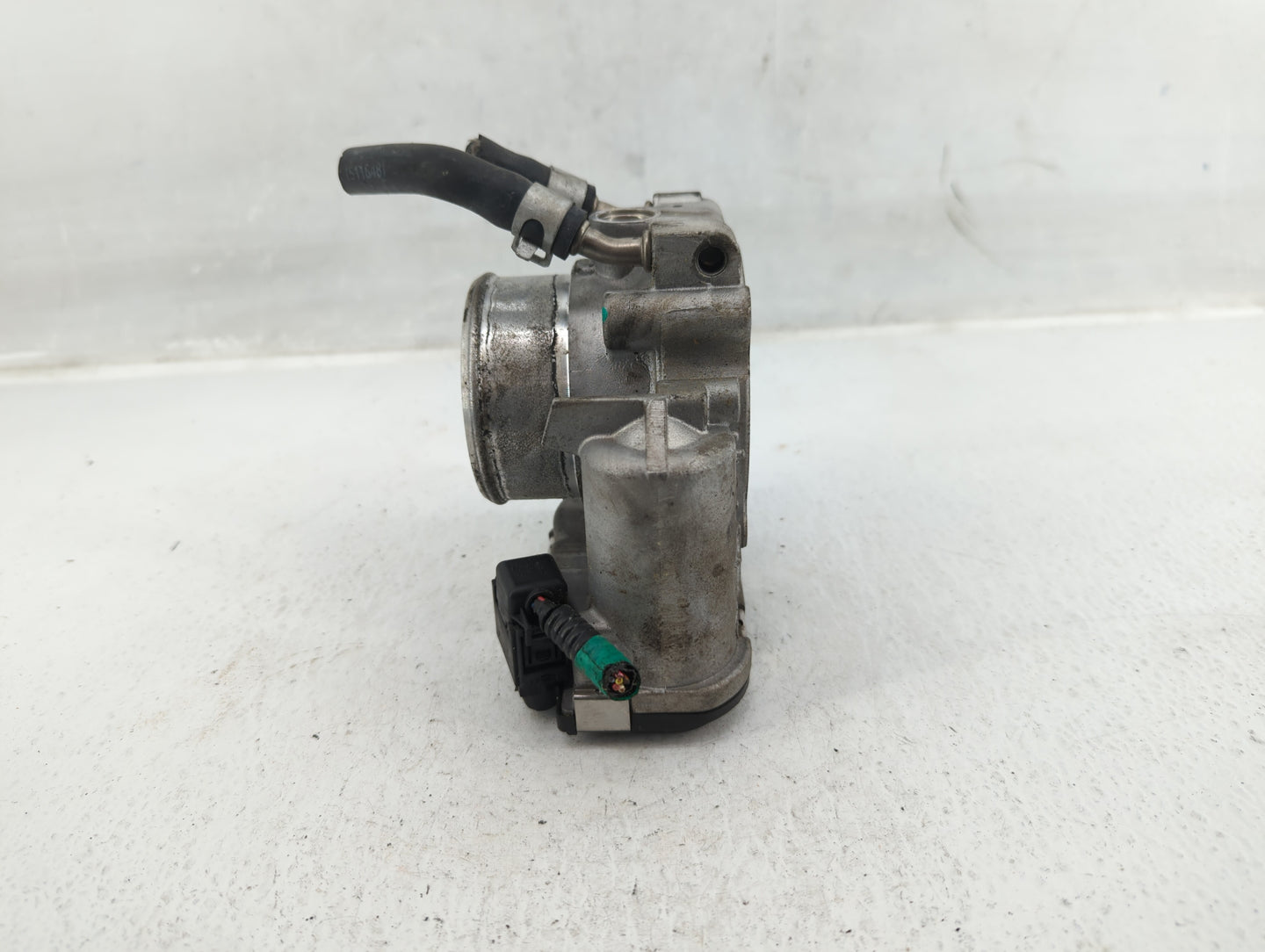 2015-2019 Hyundai Sonata Throttle Body P/N:35100-2G610 Fits Fits 2015 2016 2017 2018 2019 2020 2021 OEM Used Auto Parts - Oe