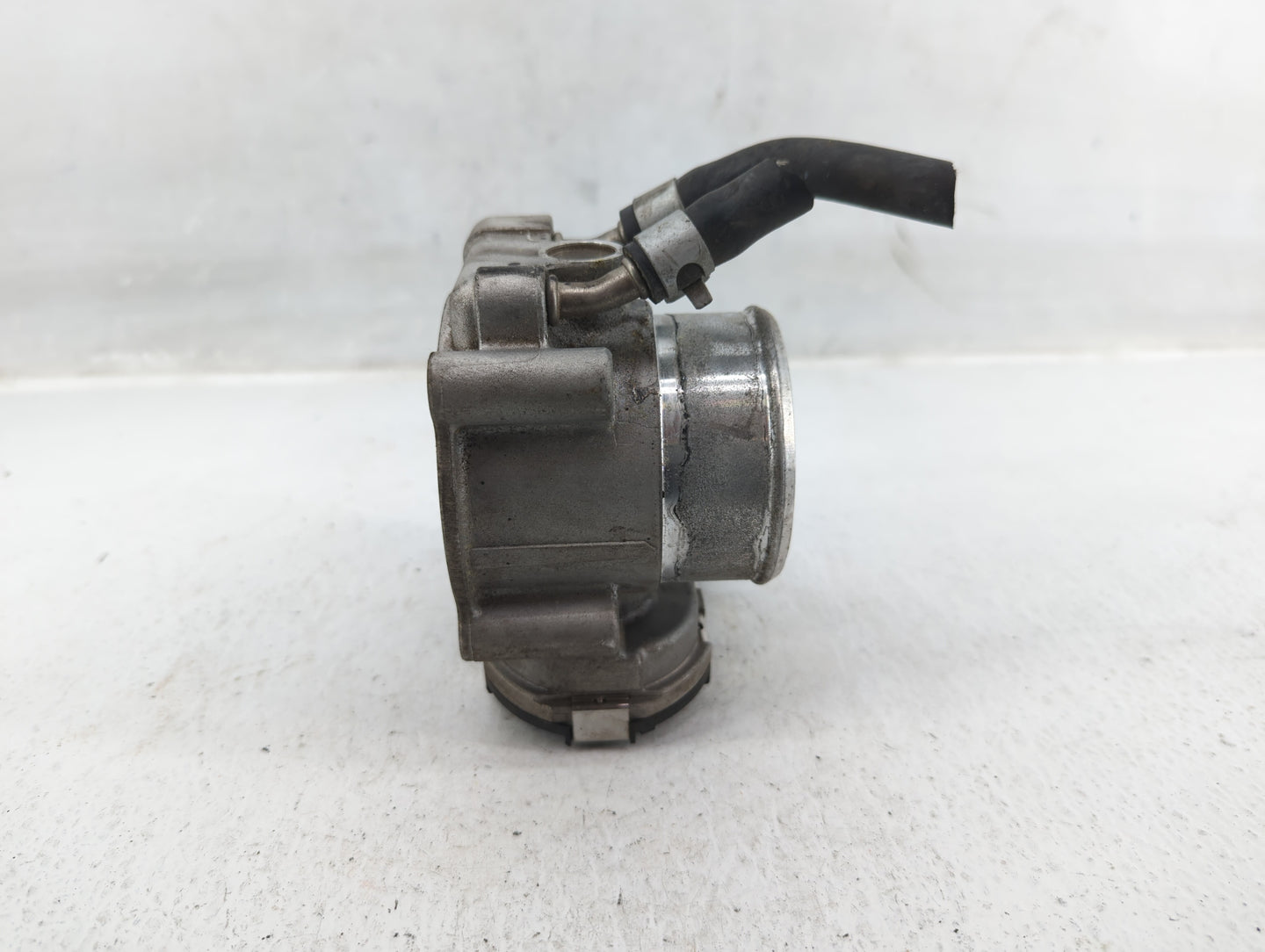 2015-2019 Hyundai Sonata Throttle Body P/N:35100-2G610 Fits Fits 2015 2016 2017 2018 2019 2020 2021 OEM Used Auto Parts - Oe