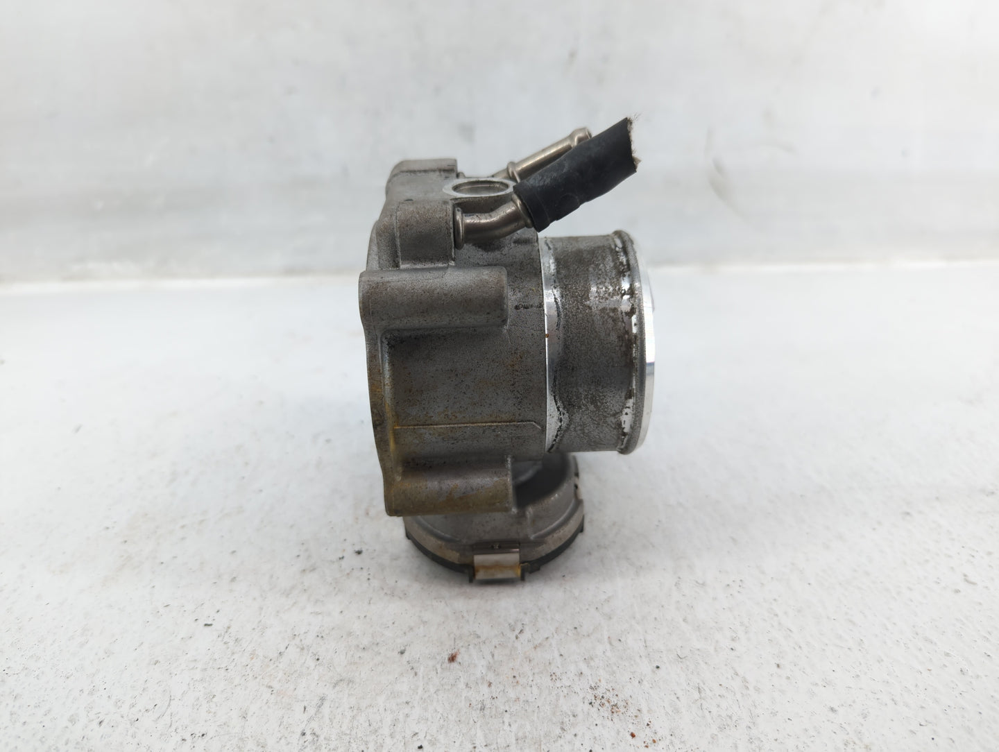 2015-2019 Hyundai Sonata Throttle Body P/N:35100-2G610 Fits Fits 2015 2016 2017 2018 2019 2020 2021 OEM Used Auto Parts - Oe