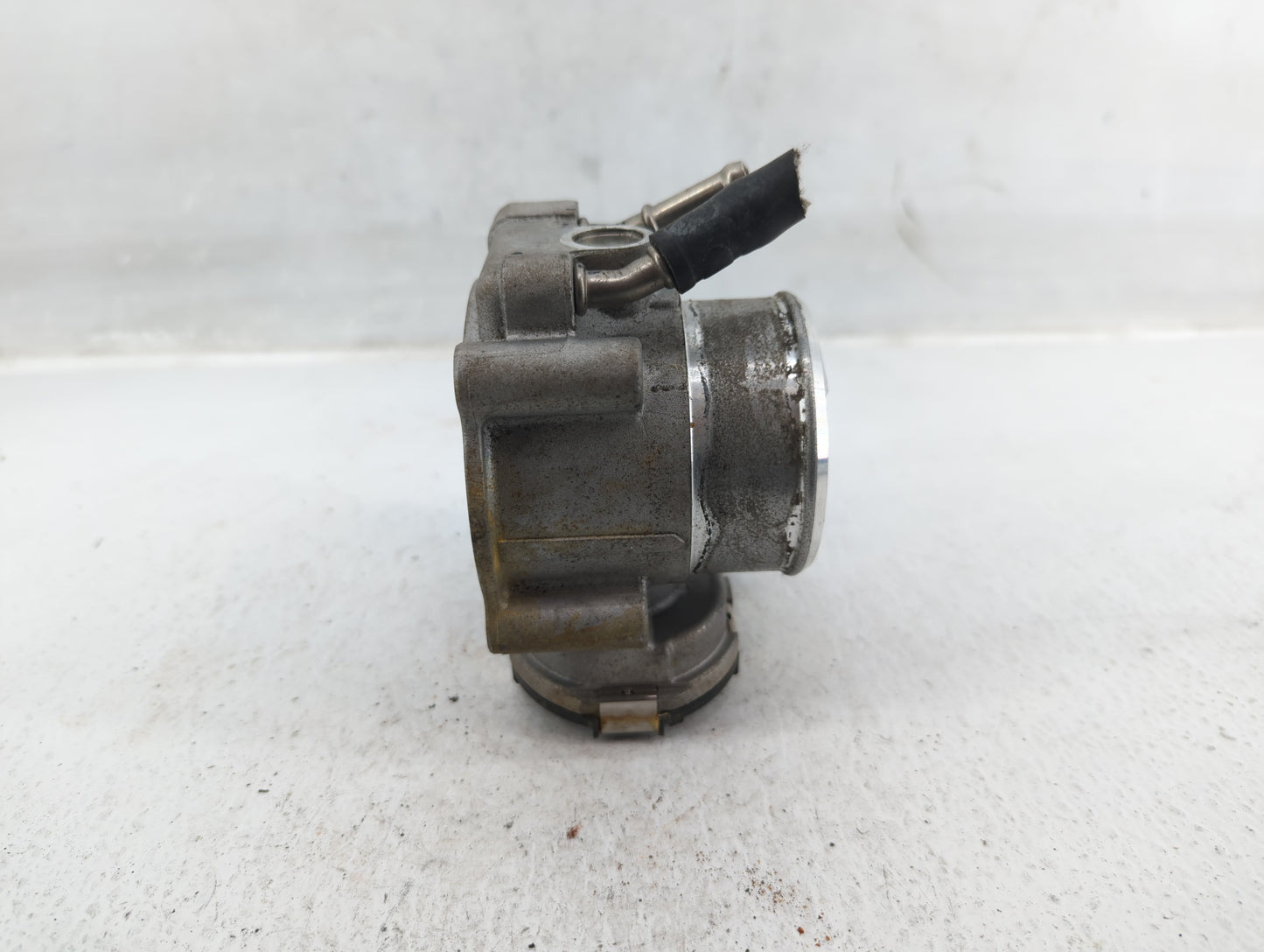2015-2019 Hyundai Sonata Throttle Body P/N:35100-2G610 Fits Fits 2015 2016 2017 2018 2019 2020 2021 OEM Used Auto Parts - Oe