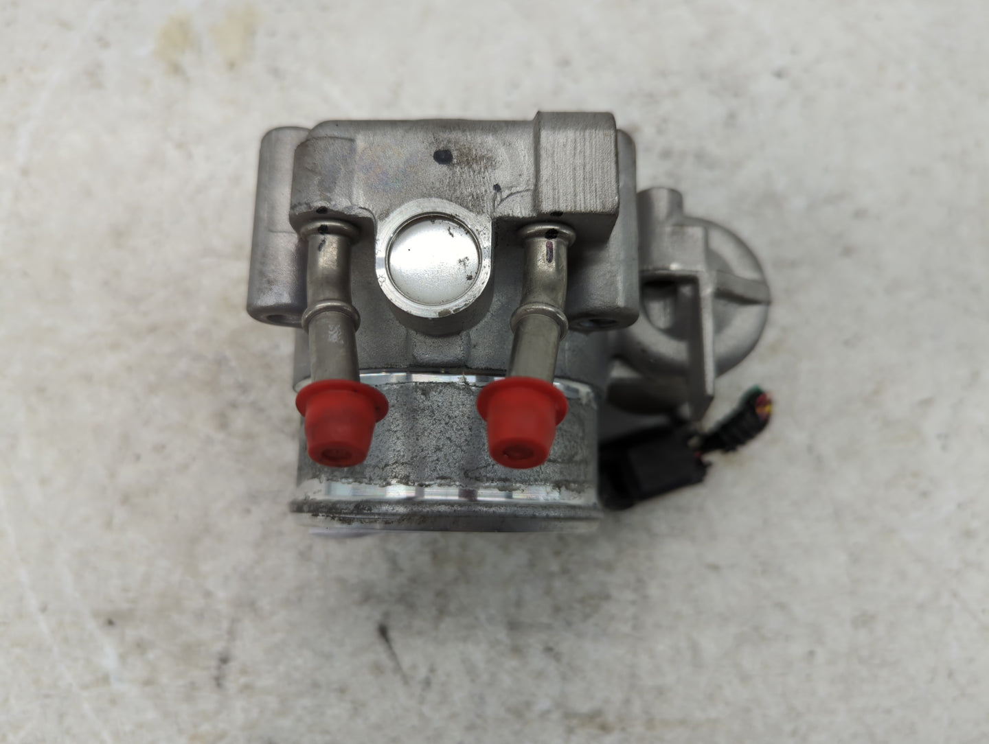 2015-2019 Hyundai Sonata Throttle Body P/N:35100-2G610 Fits Fits 2015 2016 2017 2018 2019 2020 2021 OEM Used Auto Parts - Oe