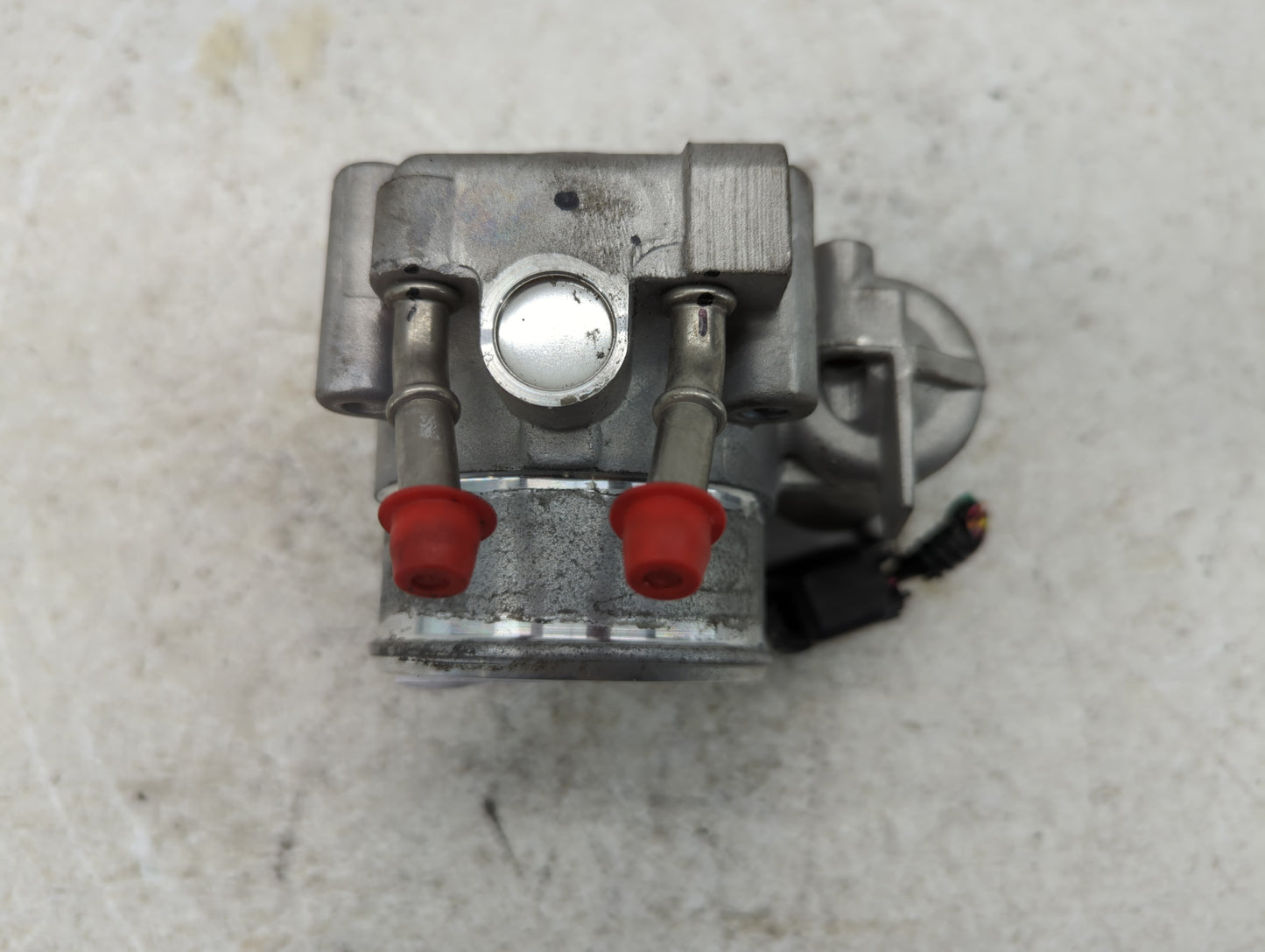 2015-2019 Hyundai Sonata Throttle Body P/N:35100-2G610 Fits Fits 2015 2016 2017 2018 2019 2020 2021 OEM Used Auto Parts - Oe