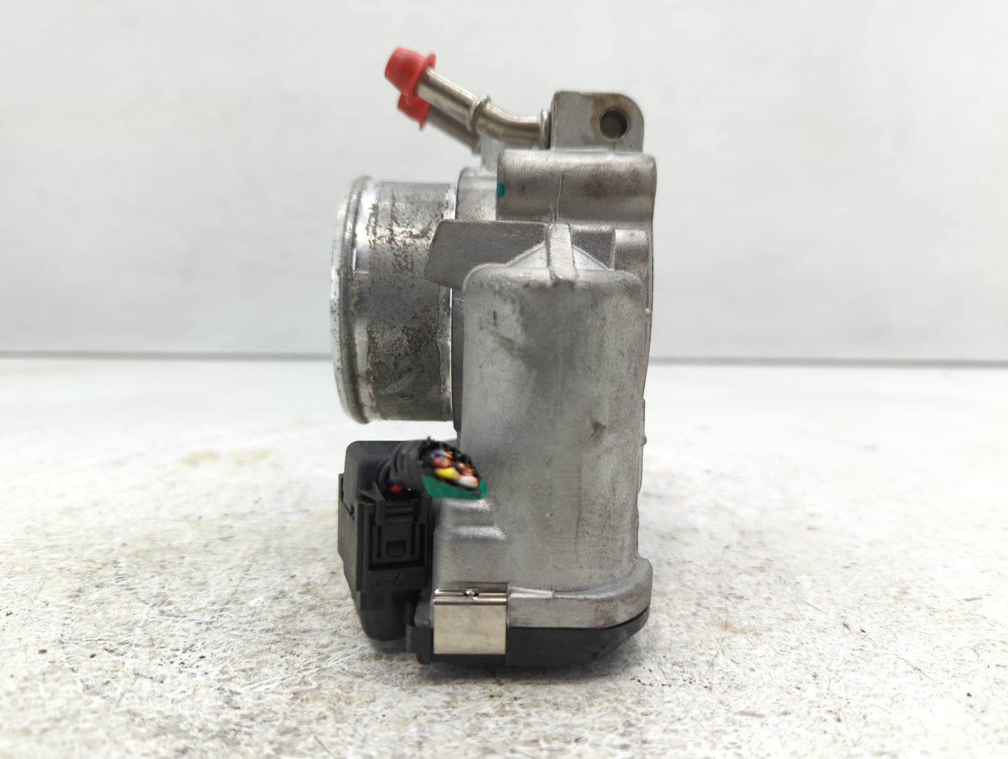 2015-2019 Hyundai Sonata Throttle Body P/N:35100-2G610 Fits Fits 2015 2016 2017 2018 2019 2020 2021 OEM Used Auto Parts - Oe