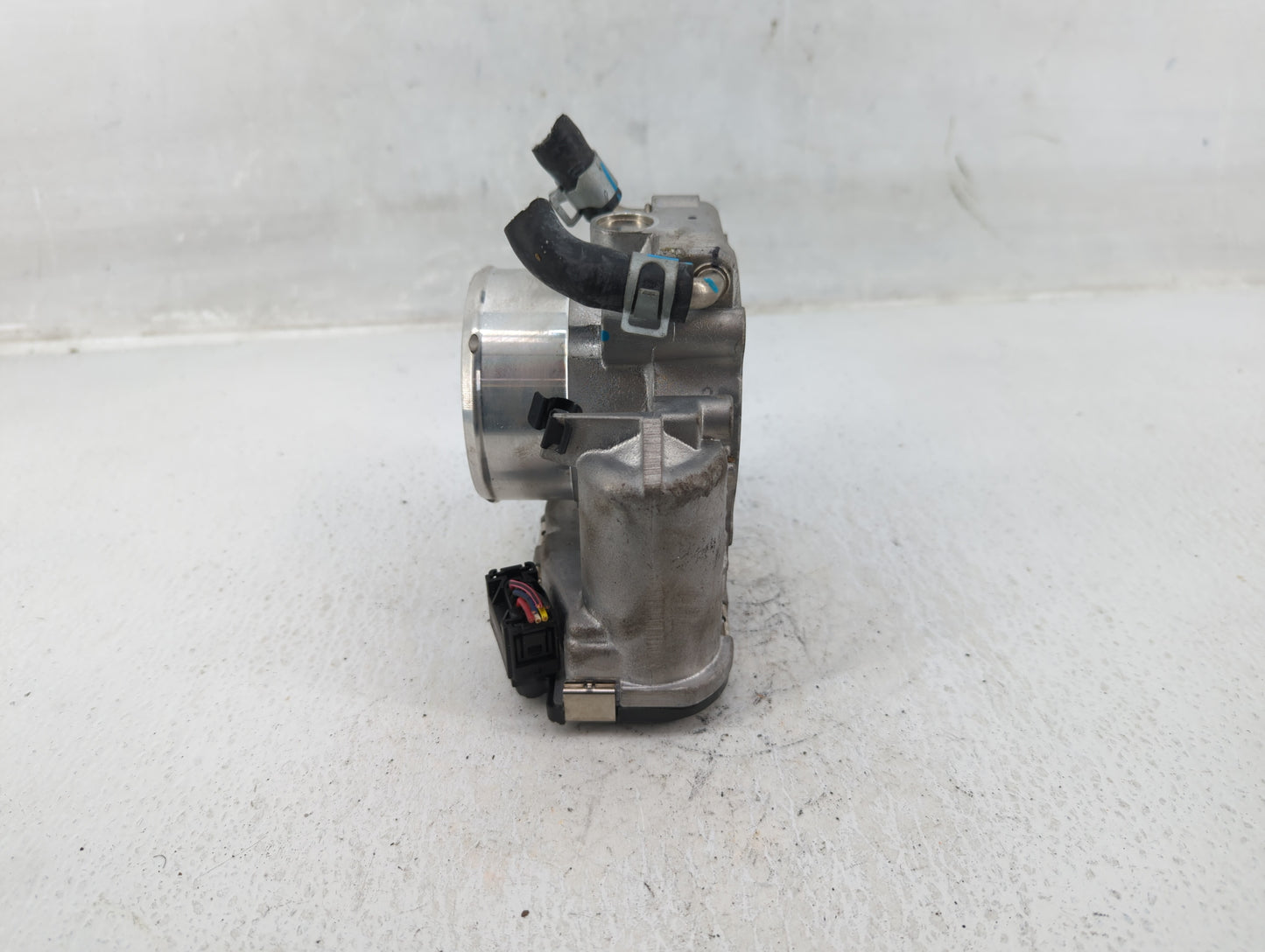 2015-2019 Hyundai Sonata Throttle Body P/N:35100-2G600 Fits Fits 2015 2016 2017 2018 2019 2020 2021 OEM Used Auto Parts - Oe