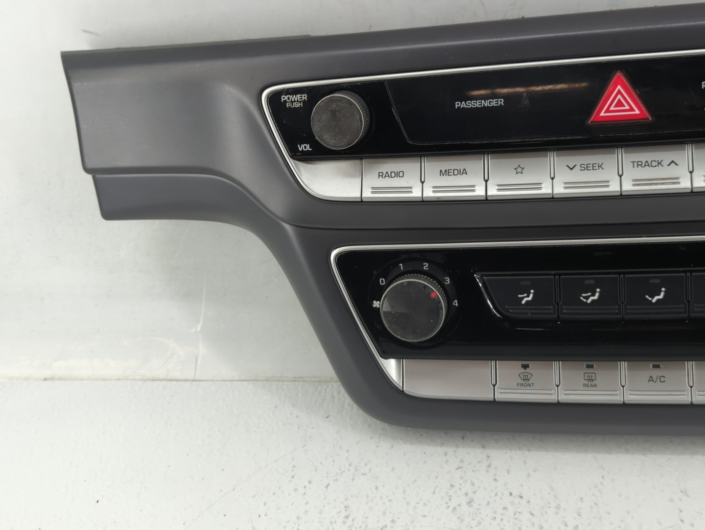 2018-2019 Hyundai Sonata Radio AM FM Cd Player Receiver Replacement P/N:97250-C2AA0ZL5 Fits Fits 2018 2019 OEM Used Auto Par