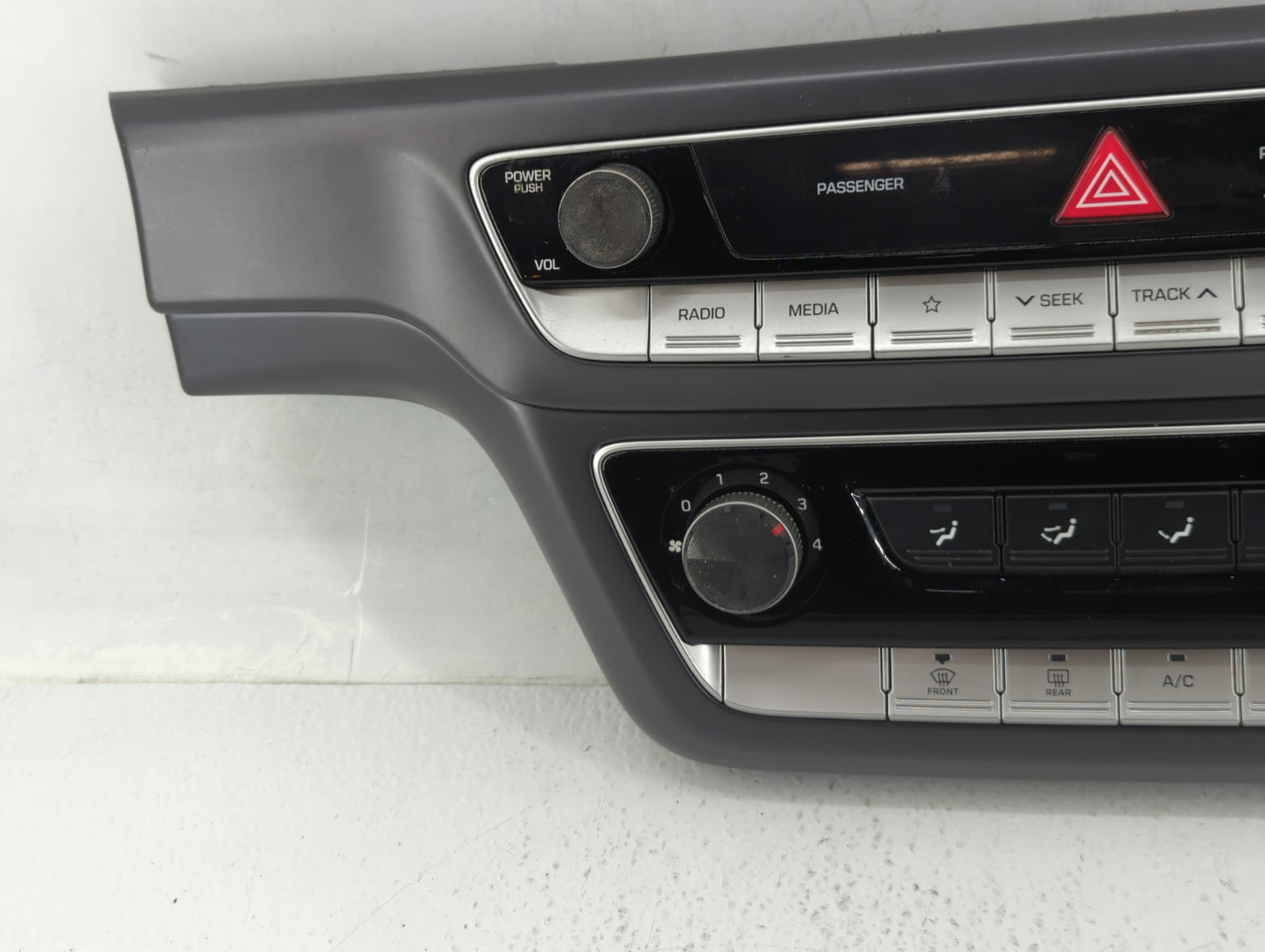 2018-2019 Hyundai Sonata Radio AM FM Cd Player Receiver Replacement P/N:97250-C2AA0ZL5 Fits Fits 2018 2019 OEM Used Auto Par