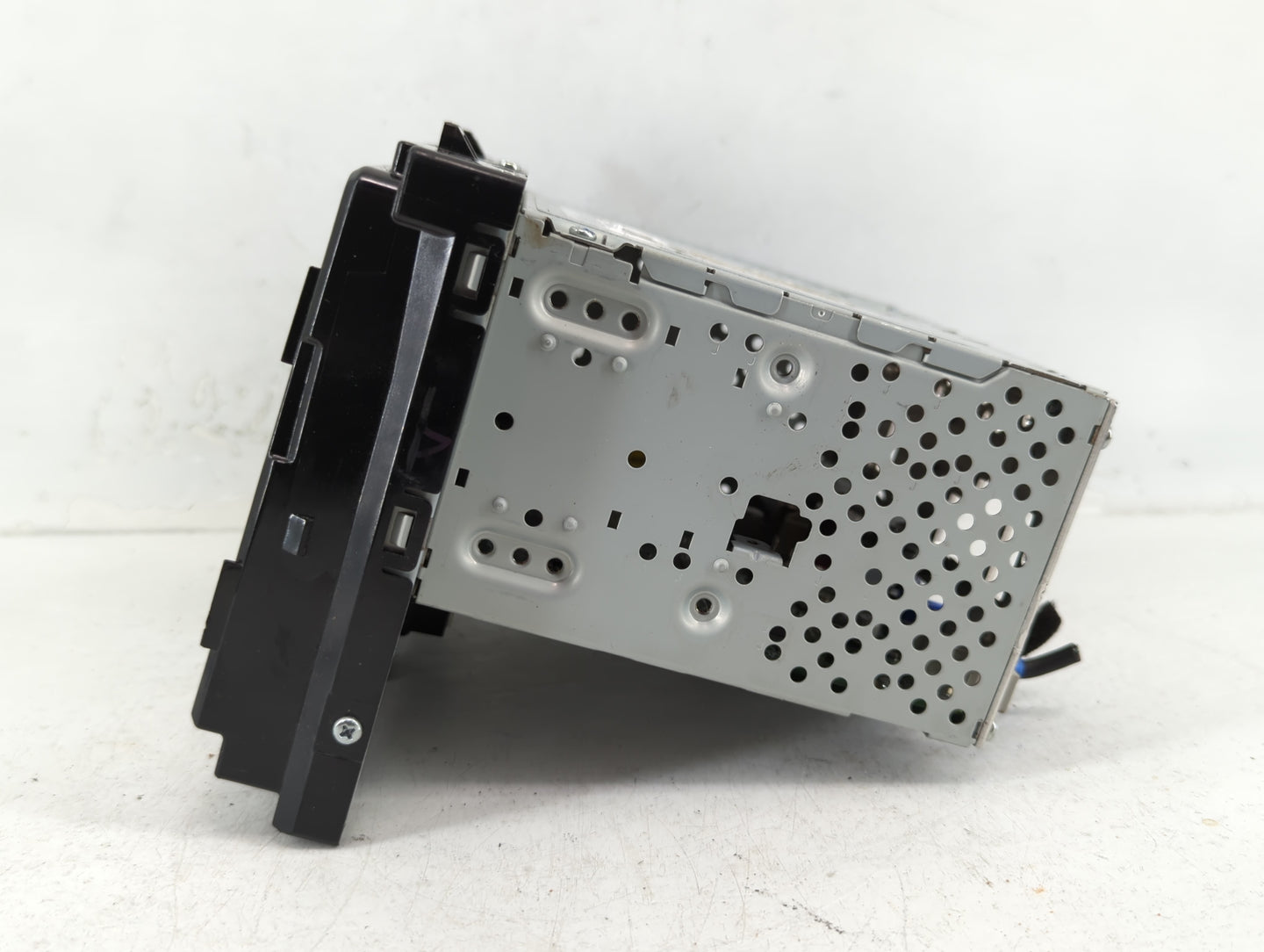 2018-2019 Hyundai Sonata Radio AM FM Cd Player Receiver Replacement P/N:96160C2UA04X Fits Fits 2018 2019 OEM Used Auto Parts