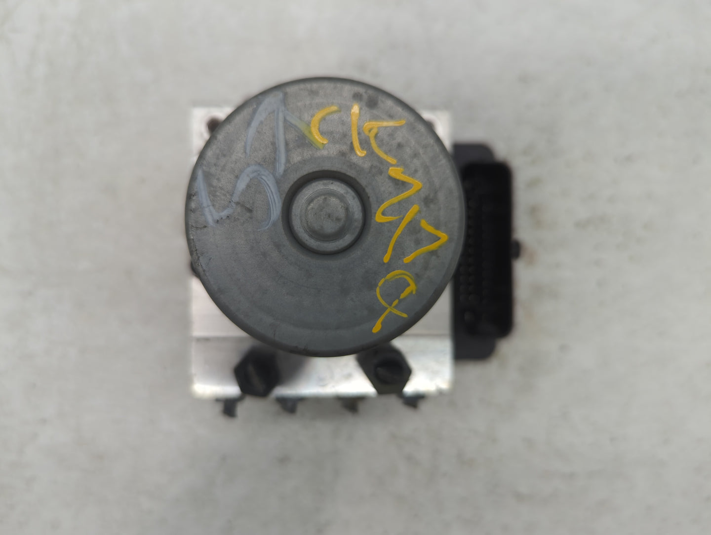 2018-2019 Hyundai Sonata ABS Pump Control Module Replacement P/N:58920-C2210 C2589-20520 Fits Fits 2018 2019 OEM Used Auto P