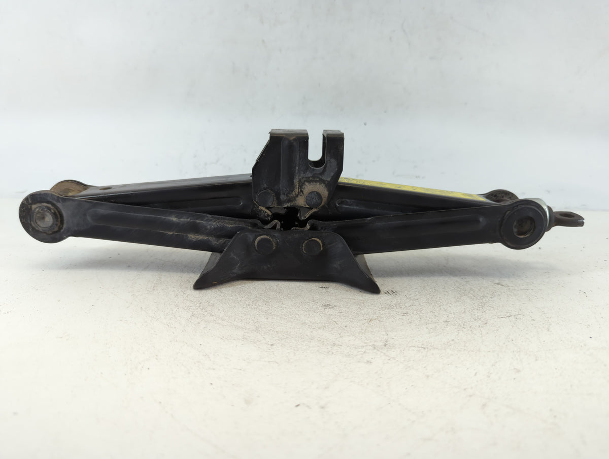2018 Hyundai Sonata Spare Scissor Car Jack - Oemusedautoparts1.com