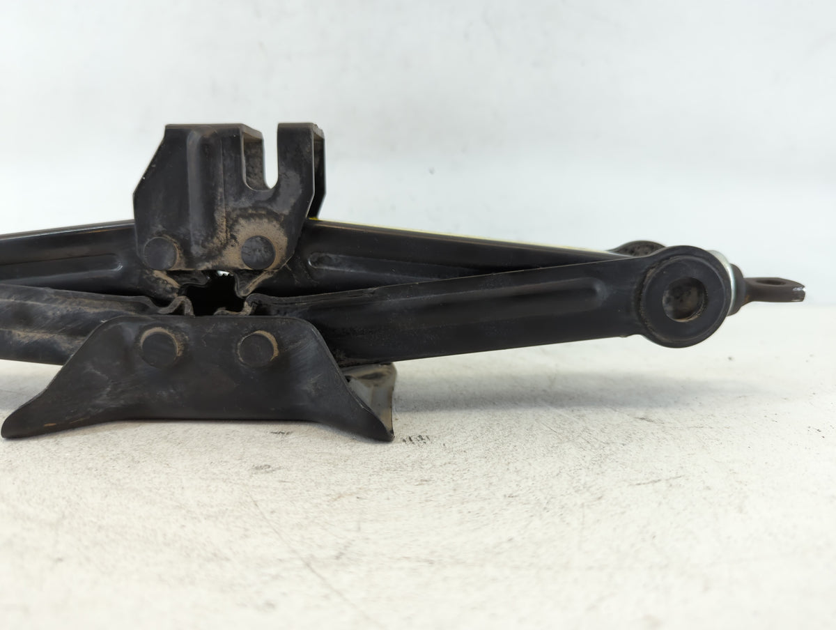 2018 Hyundai Sonata Spare Scissor Car Jack - Oemusedautoparts1.com