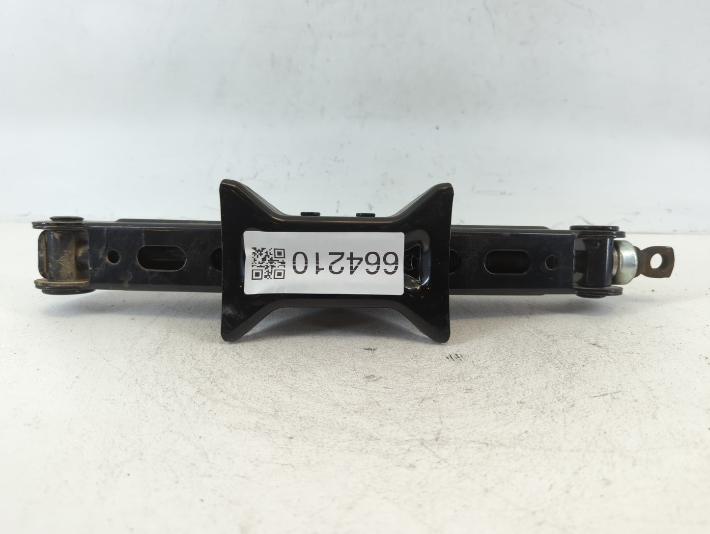 2018 Hyundai Sonata Spare Scissor Car Jack - Oemusedautoparts1.com