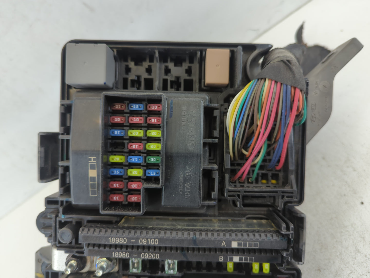 2018-2019 Hyundai Sonata Fusebox Fuse Box Panel Relay Module P/N:6423-0102-7-000 91951-C2850 Fits Fits 2018 2019 OEM Used Au
