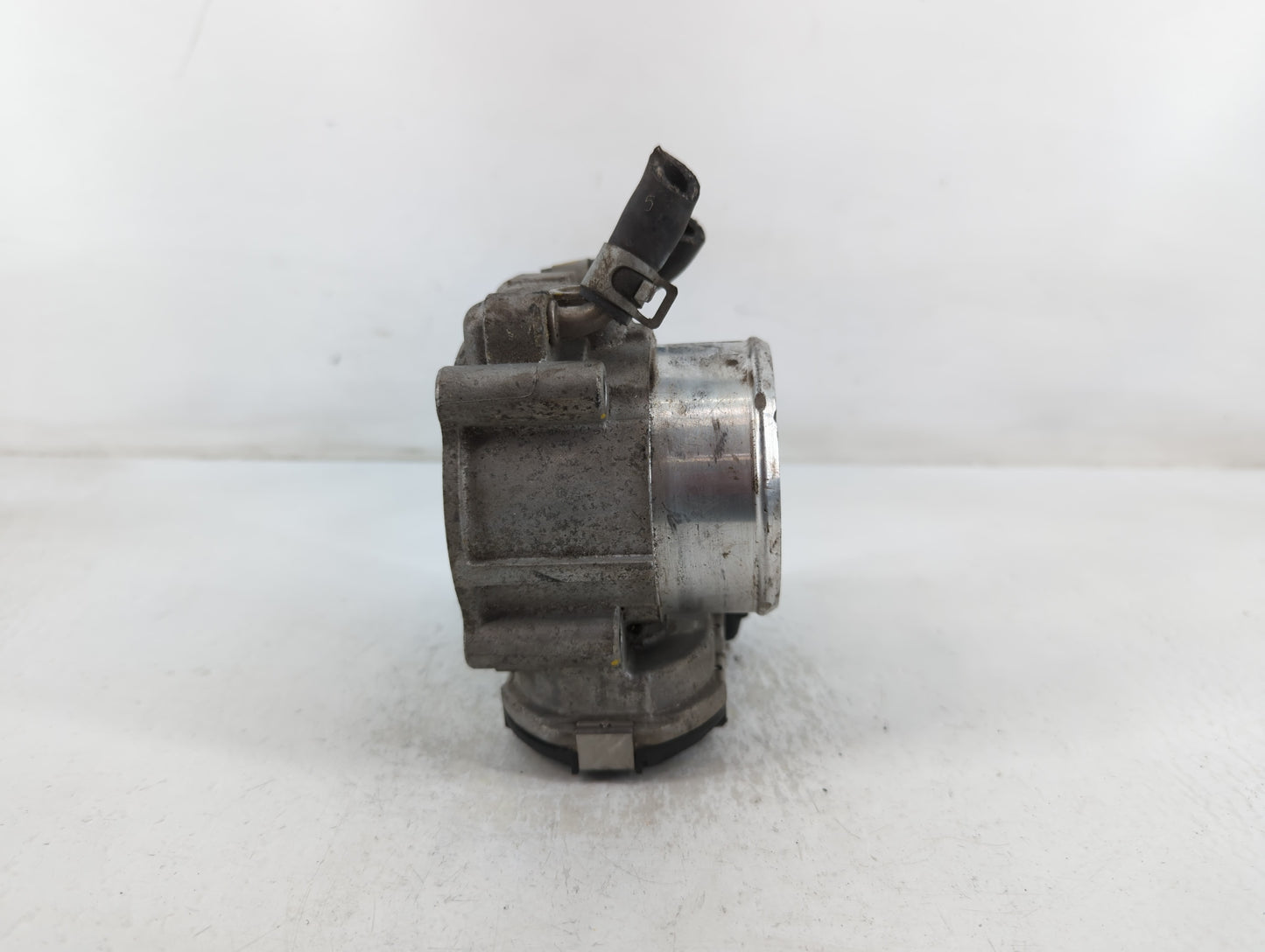 2015-2019 Hyundai Sonata Throttle Body P/N:35100-2G600 Fits Fits 2015 2016 2017 2018 2019 2020 2021 OEM Used Auto Parts - Oe