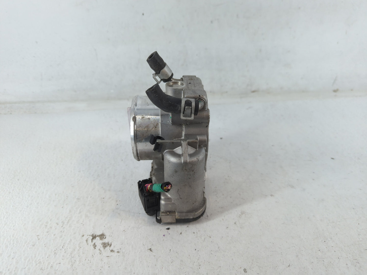 2015-2019 Hyundai Sonata Throttle Body P/N:35100-2G600 Fits Fits 2015 2016 2017 2018 2019 2020 2021 OEM Used Auto Parts - Oe