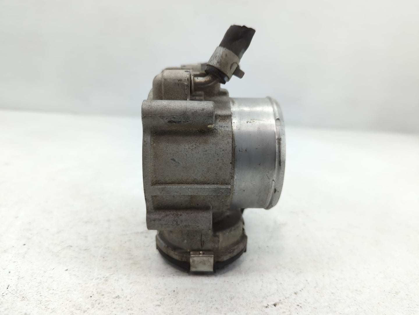 2015-2019 Hyundai Sonata Throttle Body P/N:35100-2G600 Fits Fits 2015 2016 2017 2018 2019 2020 2021 OEM Used Auto Parts - Oe
