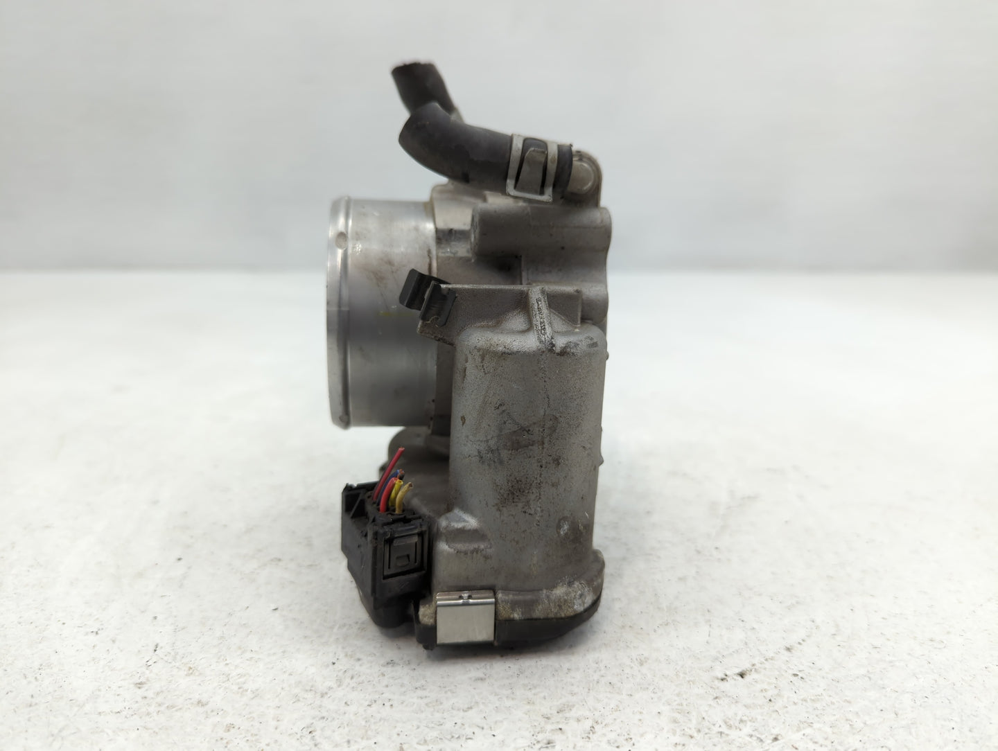 2015-2019 Hyundai Sonata Throttle Body P/N:35100-2G600 Fits Fits 2015 2016 2017 2018 2019 2020 2021 OEM Used Auto Parts - Oe