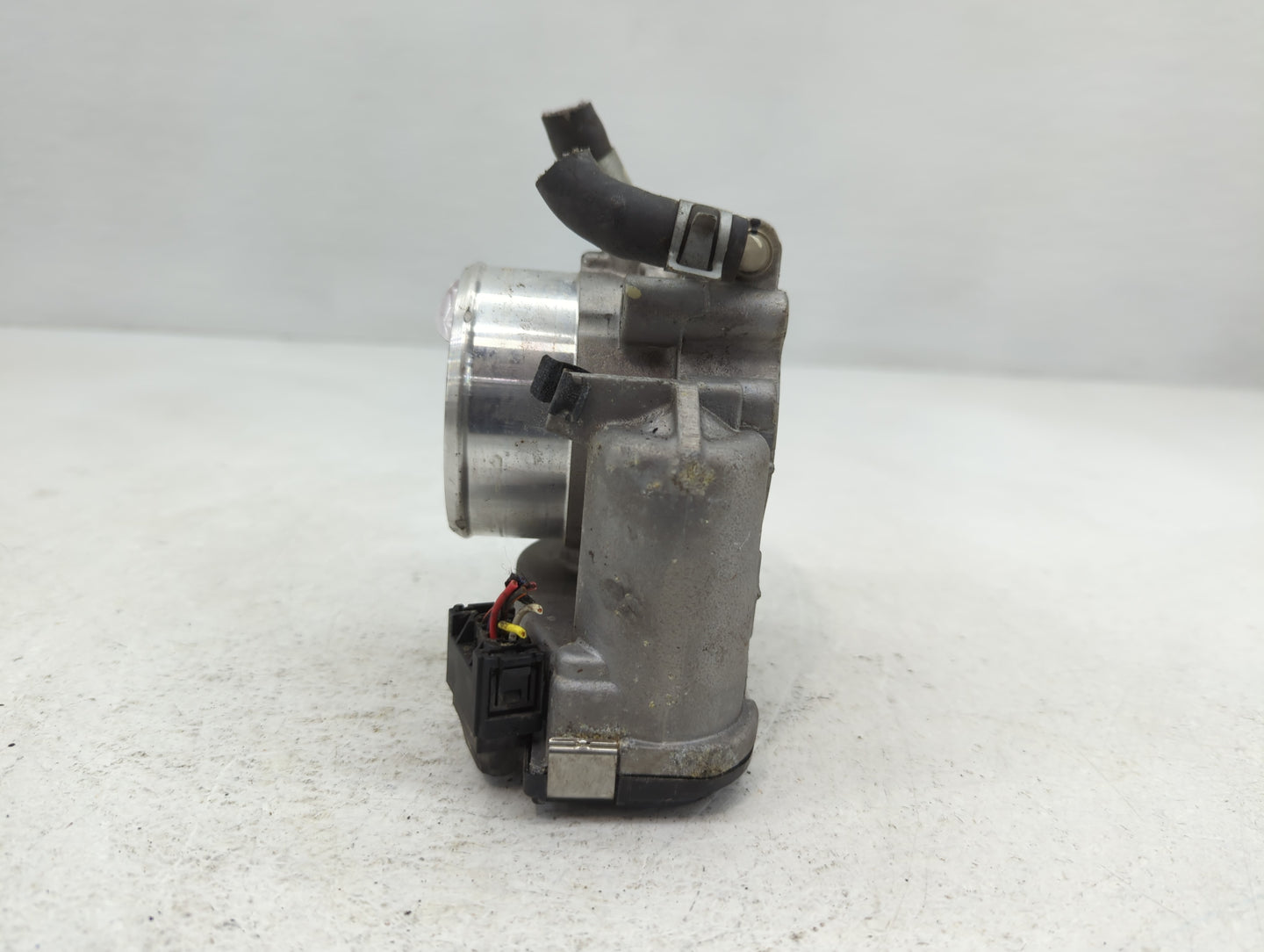 2015-2019 Hyundai Sonata Throttle Body P/N:35100-2G600 Fits Fits 2015 2016 2017 2018 2019 2020 2021 OEM Used Auto Parts - Oe