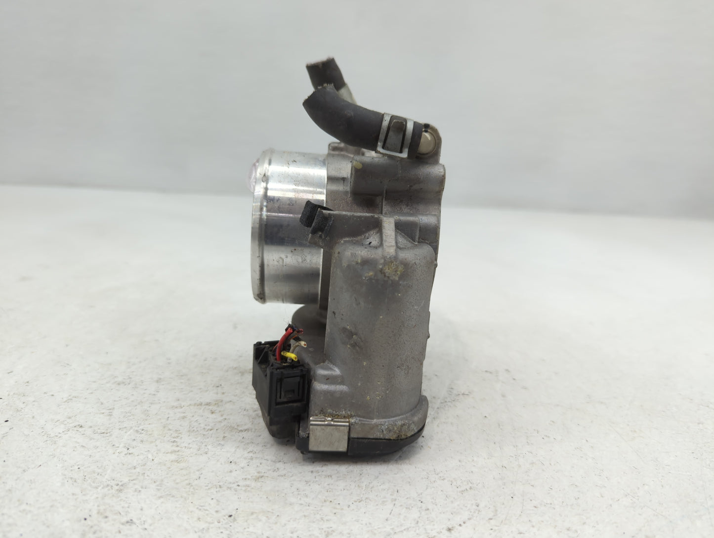2015-2019 Hyundai Sonata Throttle Body P/N:35100-2G600 Fits Fits 2015 2016 2017 2018 2019 2020 2021 OEM Used Auto Parts - Oe