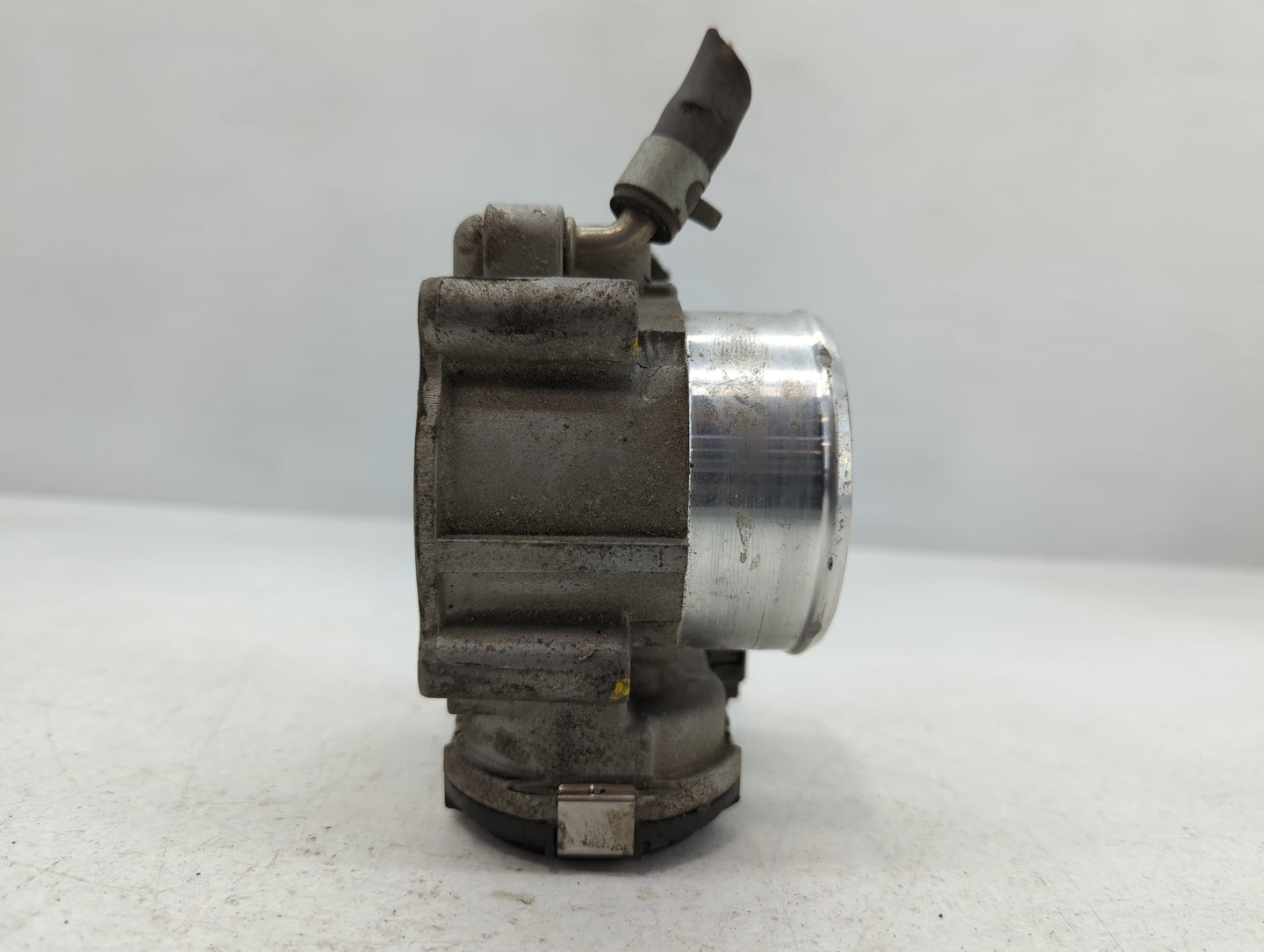 2015-2019 Hyundai Sonata Throttle Body P/N:35100-2G610 Fits Fits 2015 2016 2017 2018 2019 2020 2021 OEM Used Auto Parts - Oe
