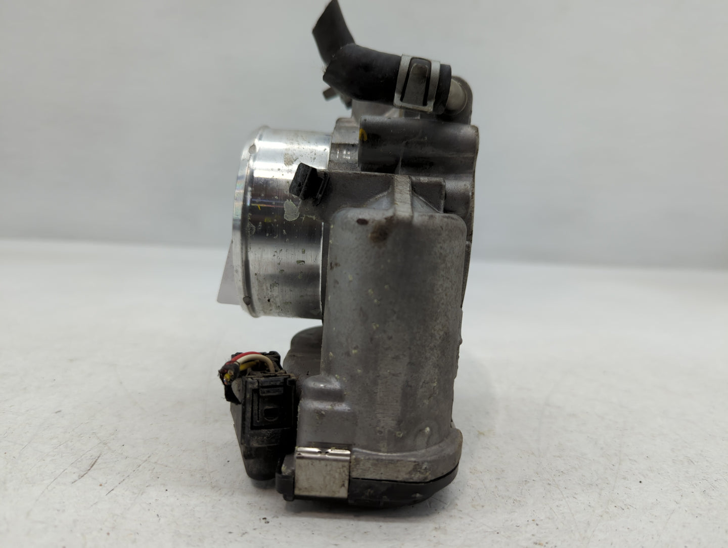 2015-2019 Hyundai Sonata Throttle Body P/N:35100-2G610 Fits Fits 2015 2016 2017 2018 2019 2020 2021 OEM Used Auto Parts - Oe