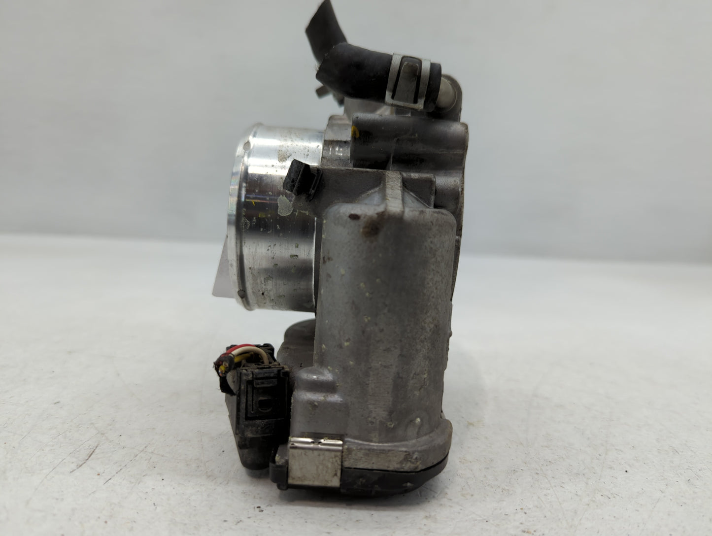 2015-2019 Hyundai Sonata Throttle Body P/N:35100-2G610 Fits Fits 2015 2016 2017 2018 2019 2020 2021 OEM Used Auto Parts - Oe